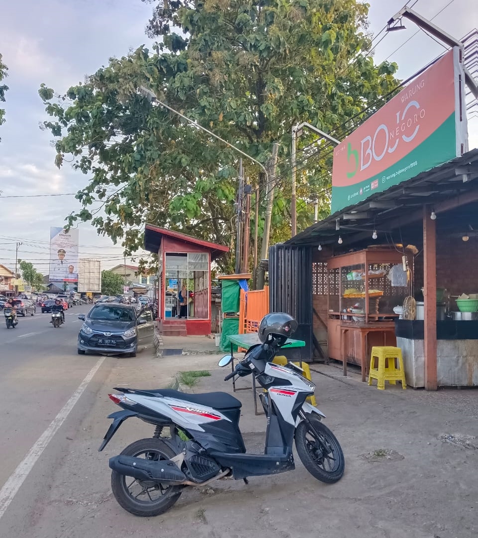 Area Parkir Warung Bojonegoro